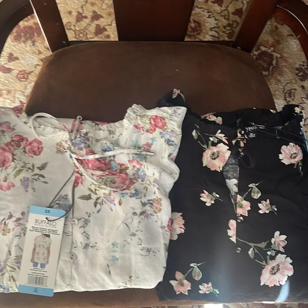 2 pack Buffalo Ladies' Flutter Sleeve Floral Top - Picture 2 of 13